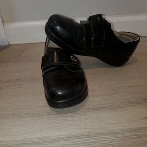 Women's Alegria by PG lite black shoe size 7